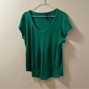 Green short sleeves women v neck shirt size Large